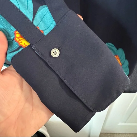 Banana Republic Navy Blue Floral Popover Blouse Size XS Polyester Buttons - Picture 4 of 14